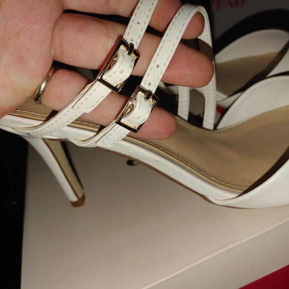 White buckle mules - Picture 2 of 7